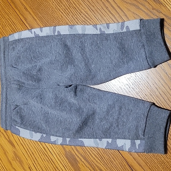 Cabela's Charcoal/Camouflage Hoodie and Jogger Set - Picture 8 of 9